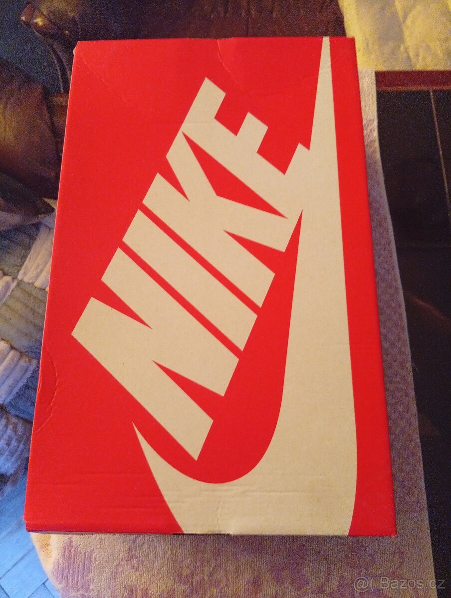 Dvoje boty Nike - 2