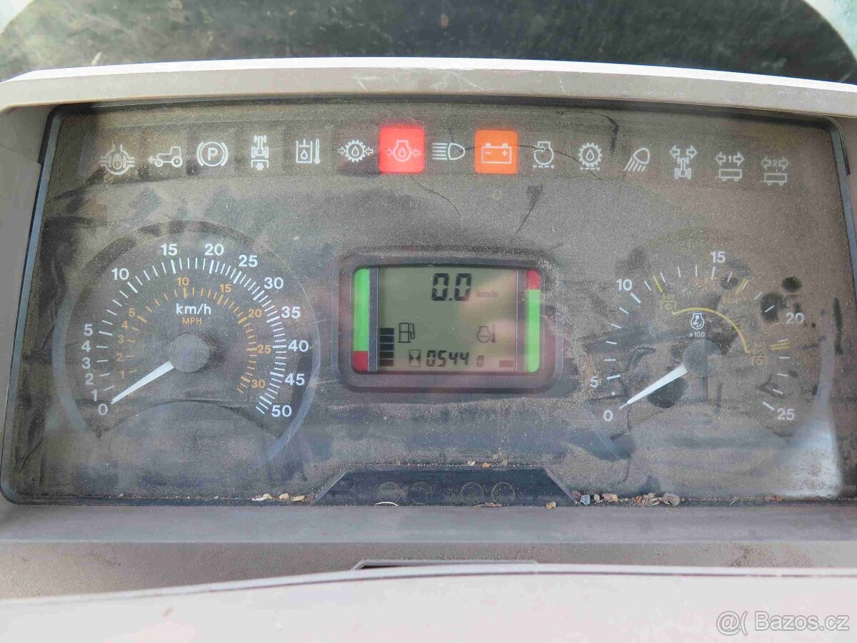 Traktor John Deere s lesnickou nástavbou - 2