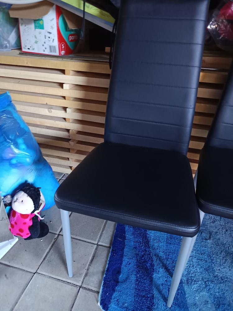 Prodám 4kusy černých nových židlí 1499,- - 2