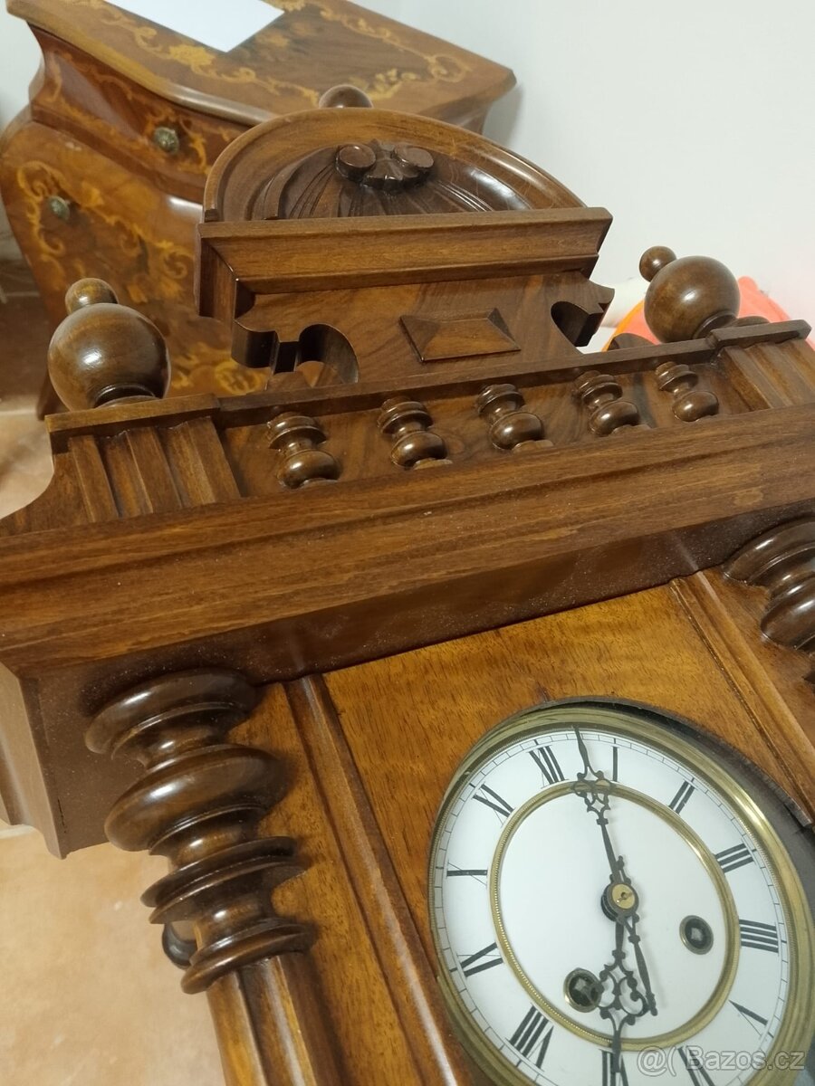 REZERVACE Více než 100 let staré nástěnné hodiny – - 2