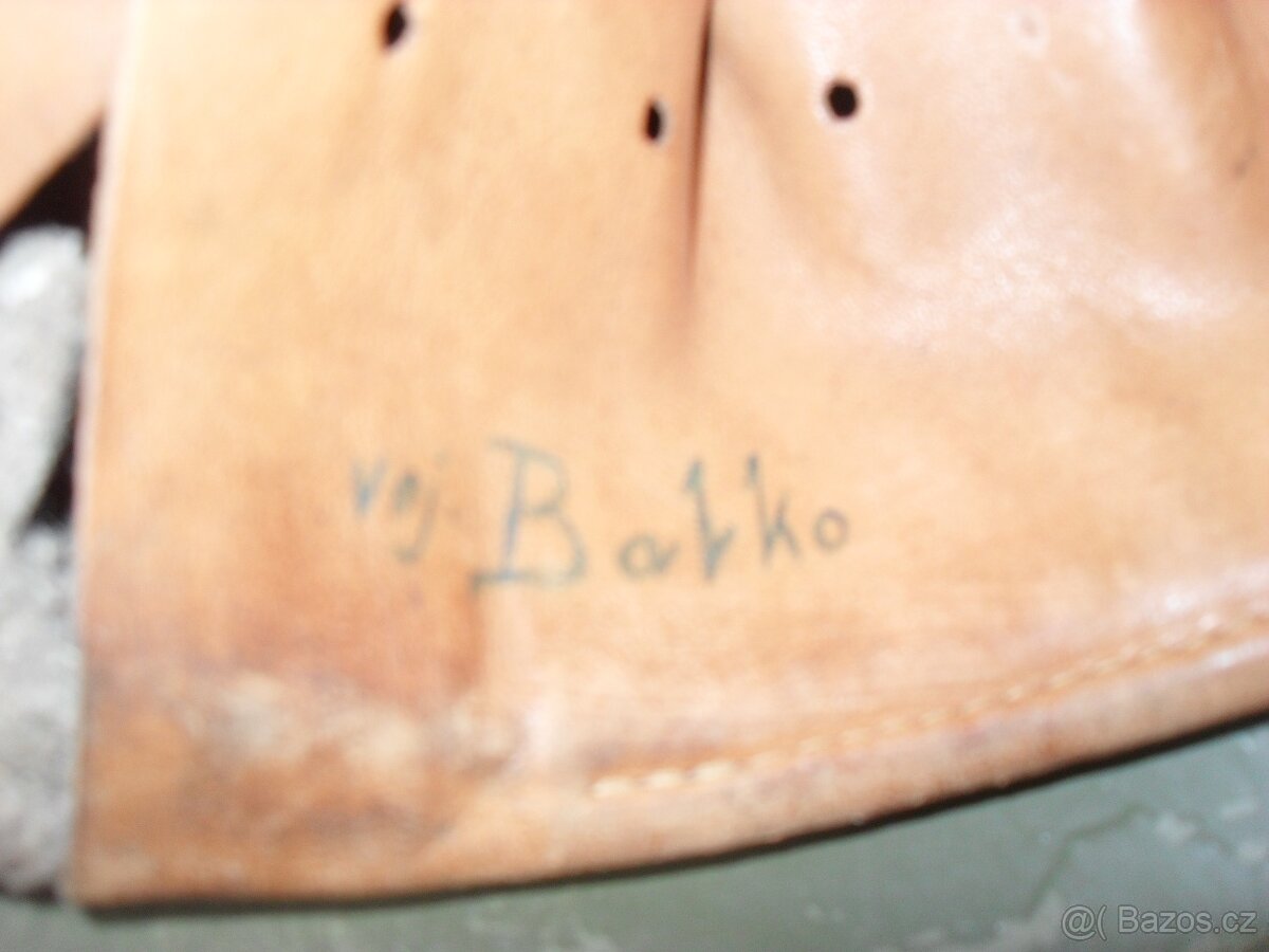 Vojenské přilby+ vojenské boty filcaky, vel.44 - 2