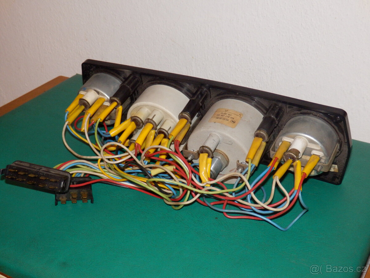 Přístrojová deska ke Škoda 120 - 2