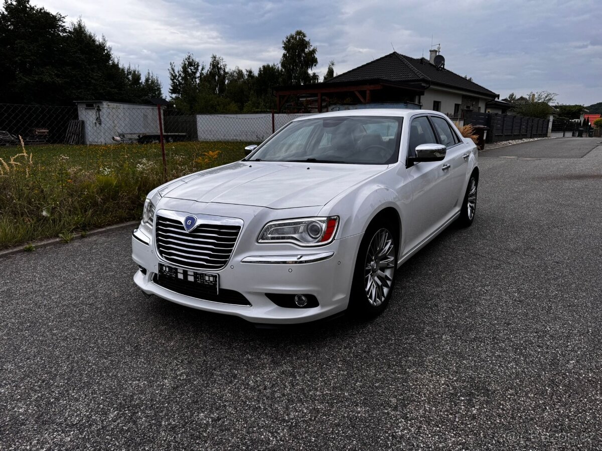 Chrysler 300C-Lancia Thema - 2