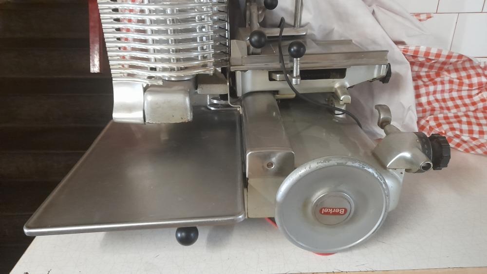nářezový stroj Berkel - 2