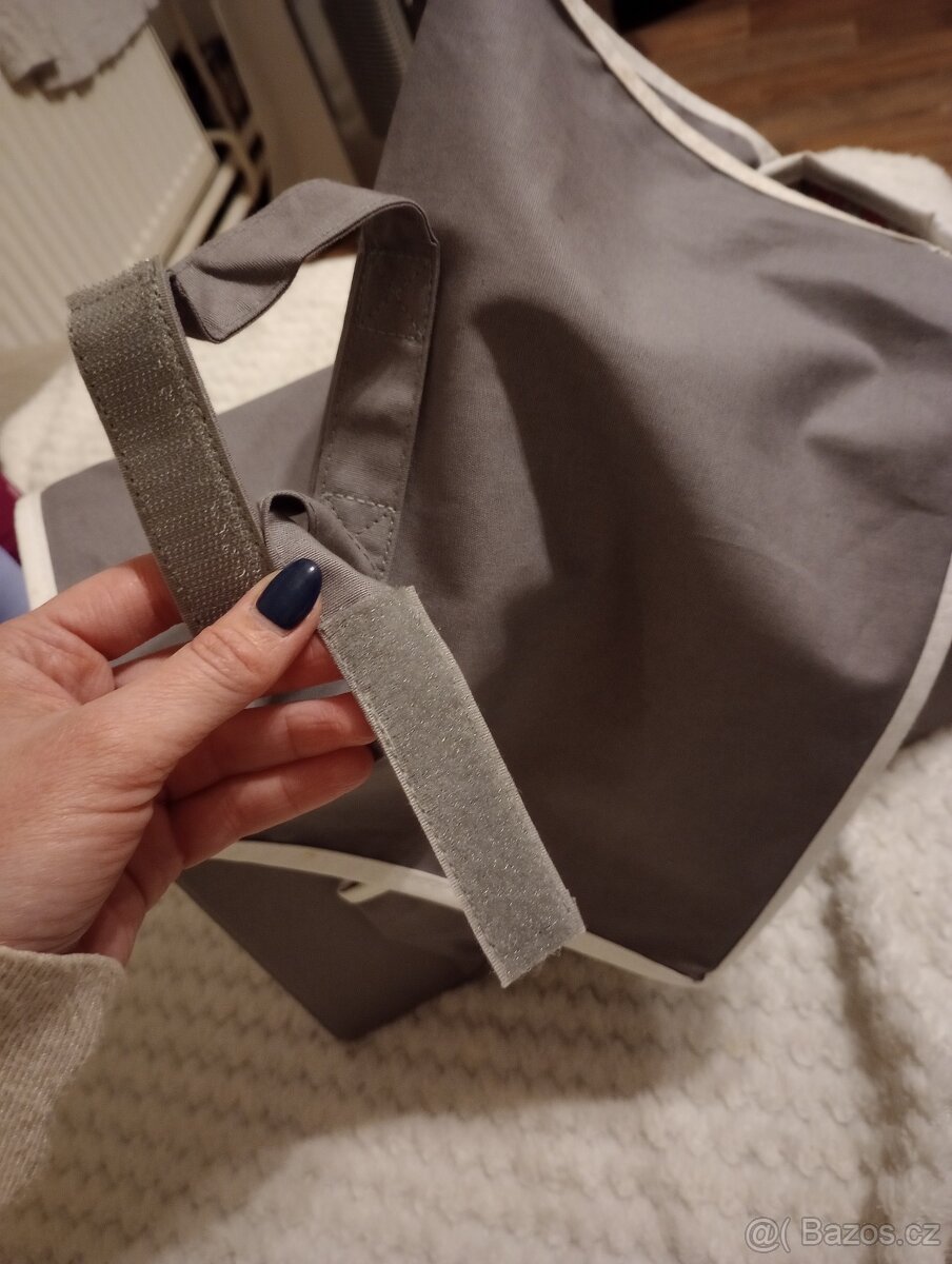 Kapsář k posteli - 2