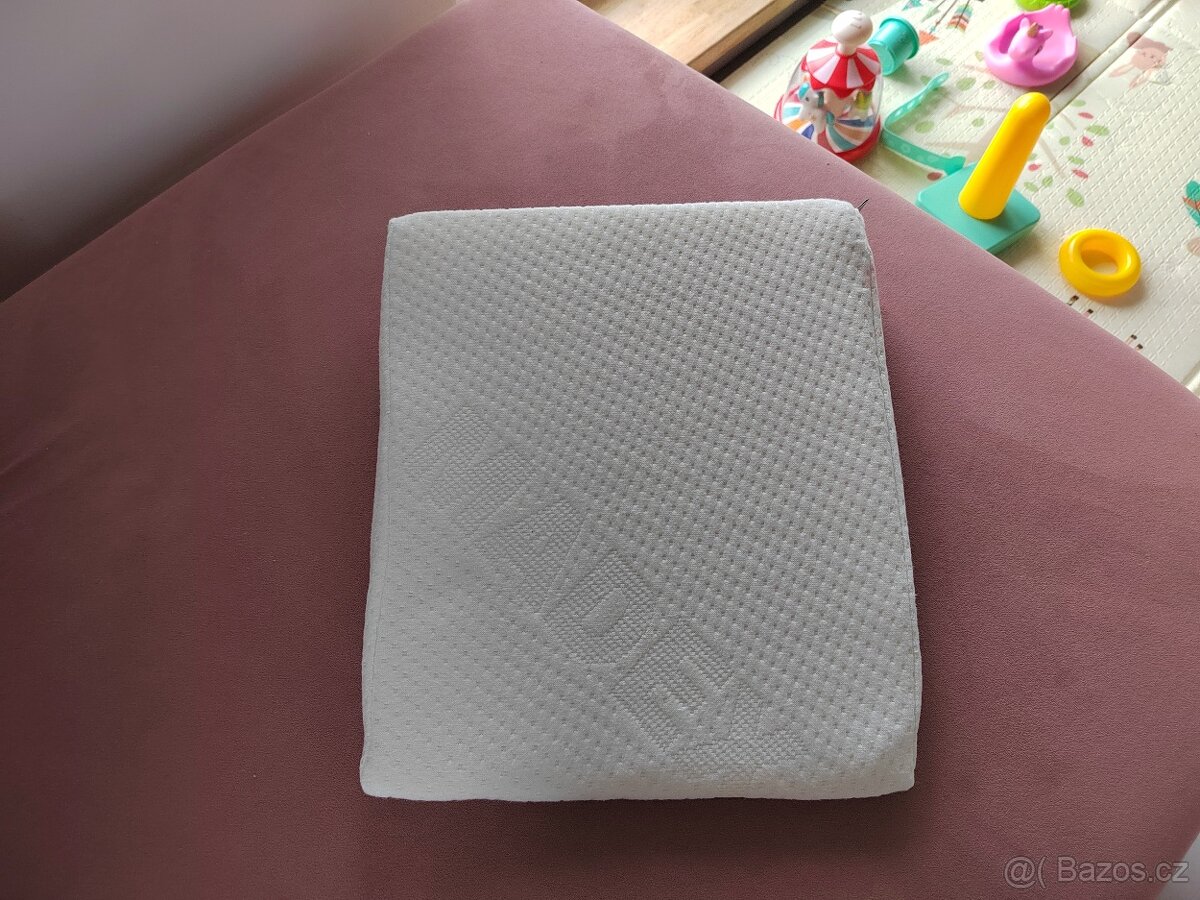 Klínky do postýlky, kočárku - 2