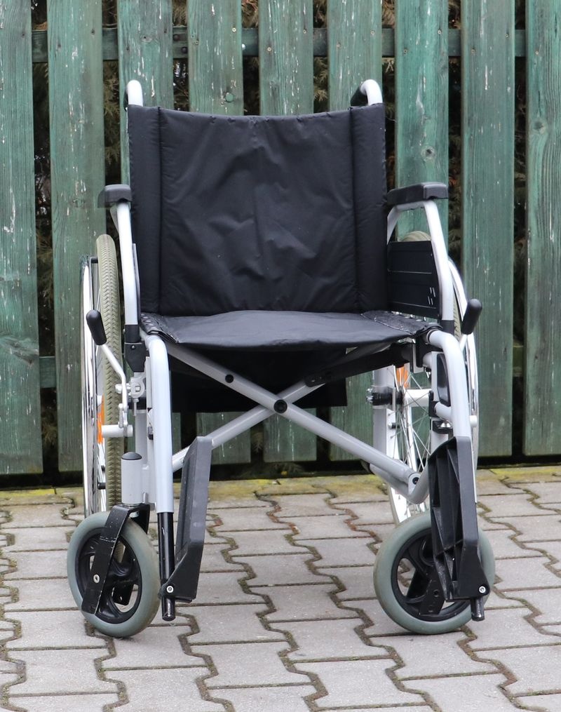 073-Mechanický invalidní vozík B+B. - 2