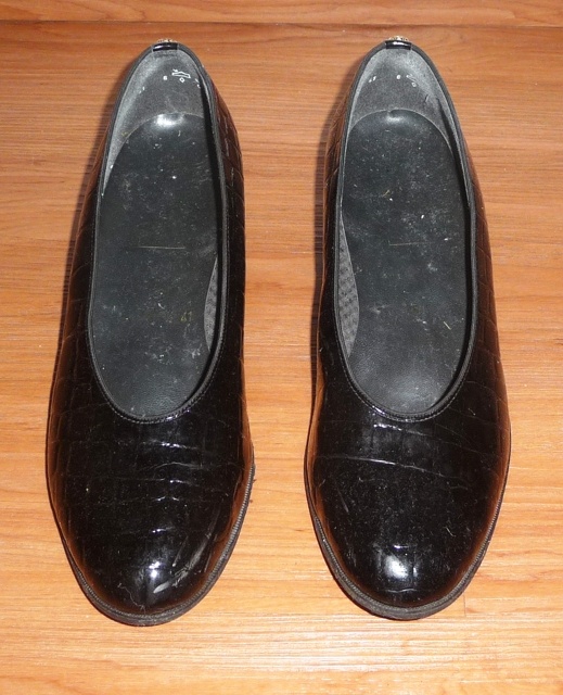 Kožené lakované černé lodičky, vel. 40 - 2