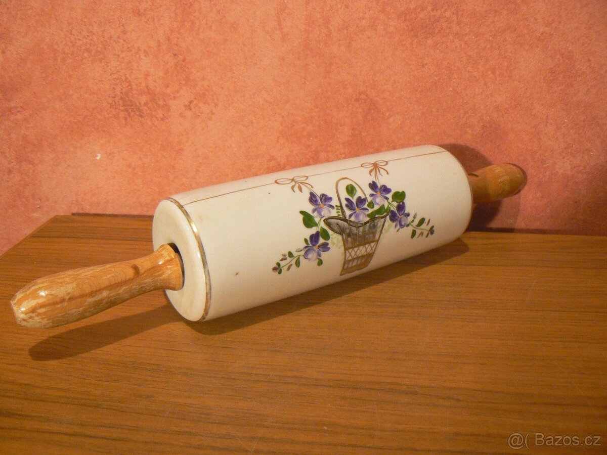 keramický váleček-fialky - 2