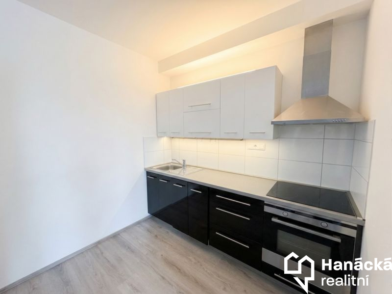 Pronájem 2+kk s balkonem a parkováním, ul.... - 2