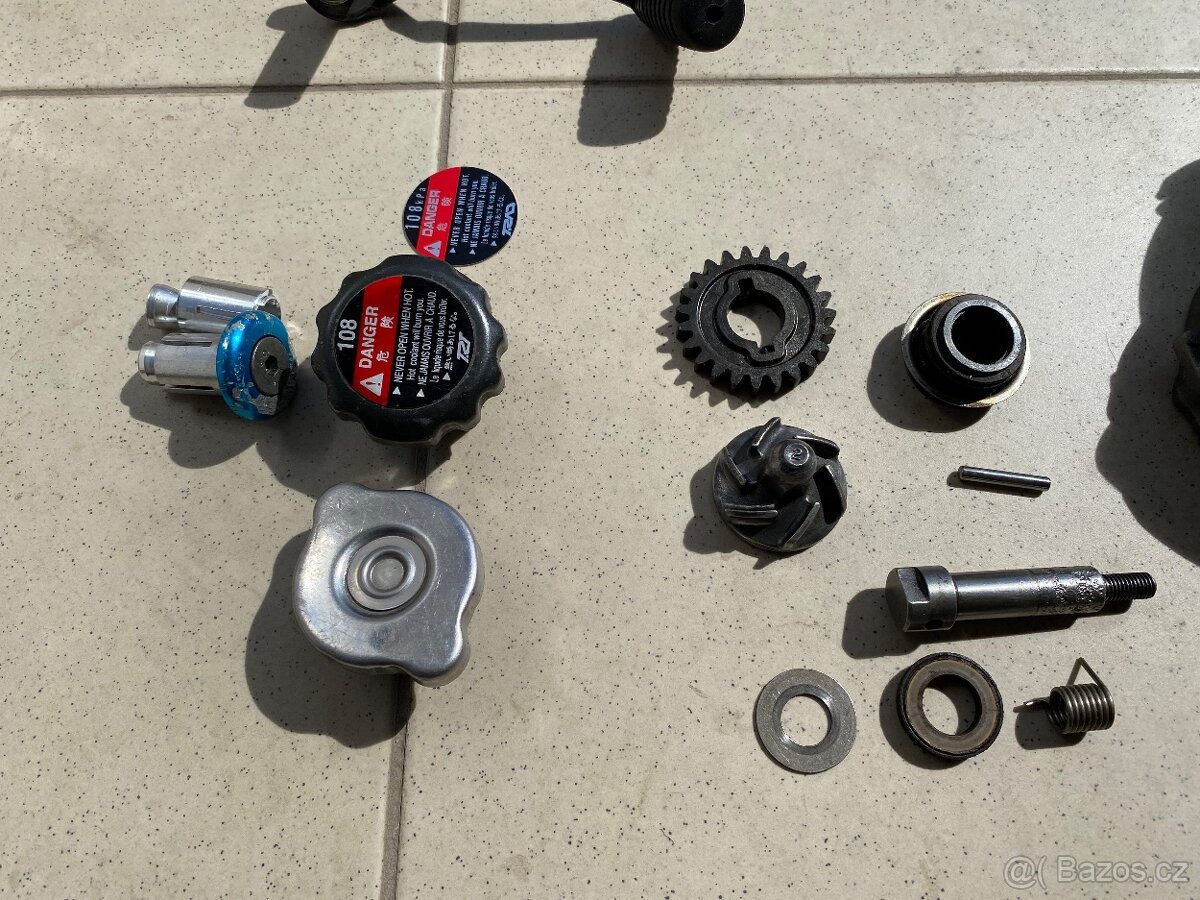 Honda cbr 125 pravý bok motoru - 2