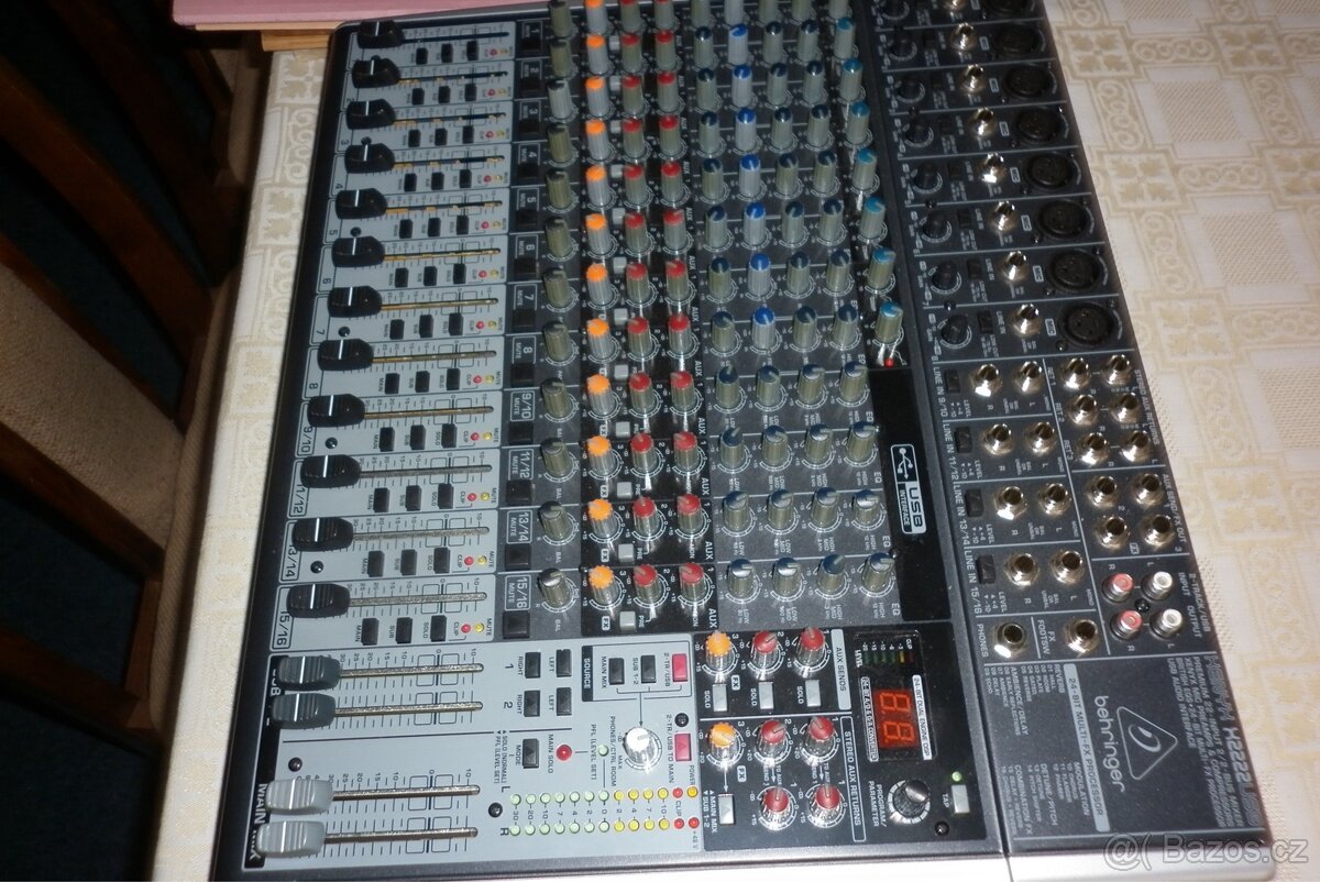 Prodám mixážní pult Behringer Xenyx X2222USB - 2
