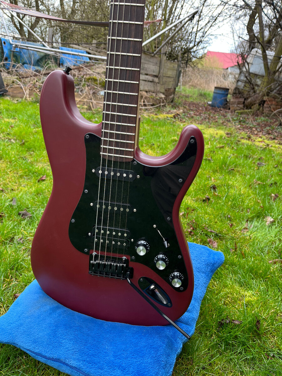 Fender Stratocaster - 2