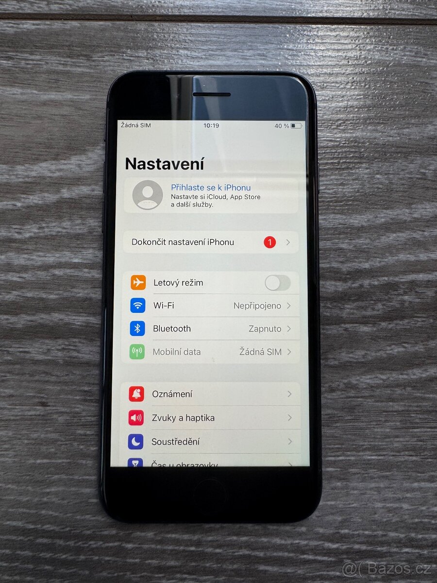 Apple iPhone 8 64GB černý - 2