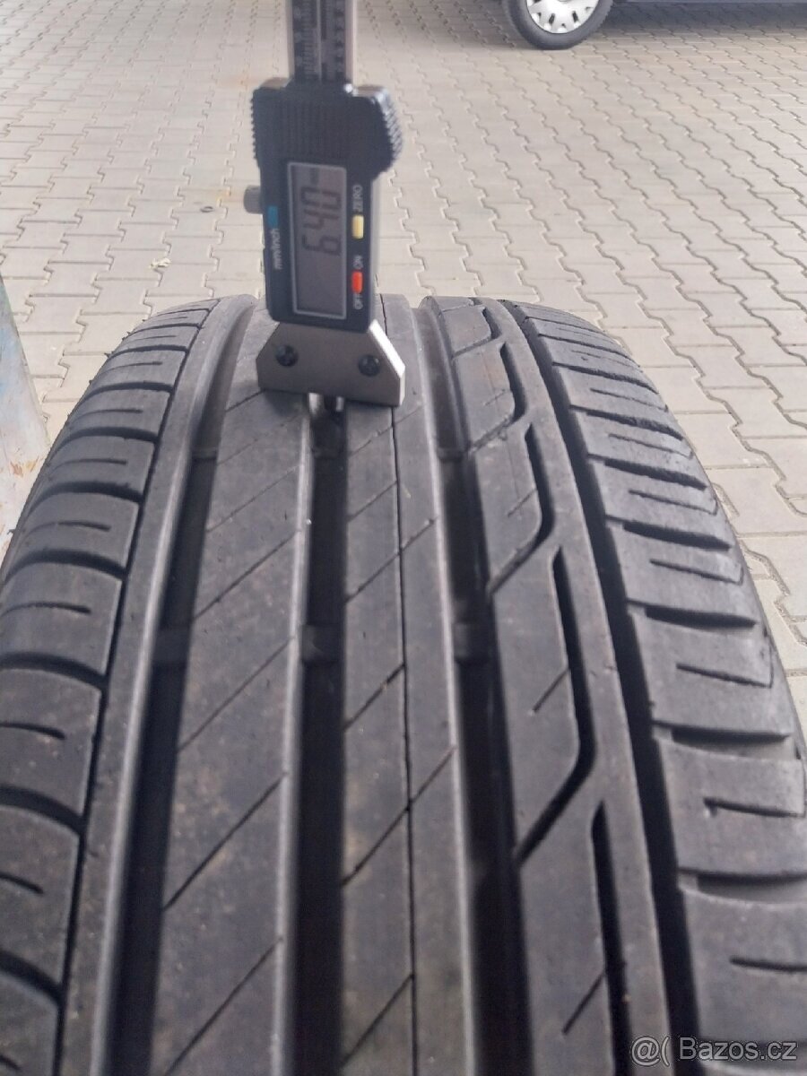 Prodám 2 x letní pneu Bridgestone 215/50/18 - 2