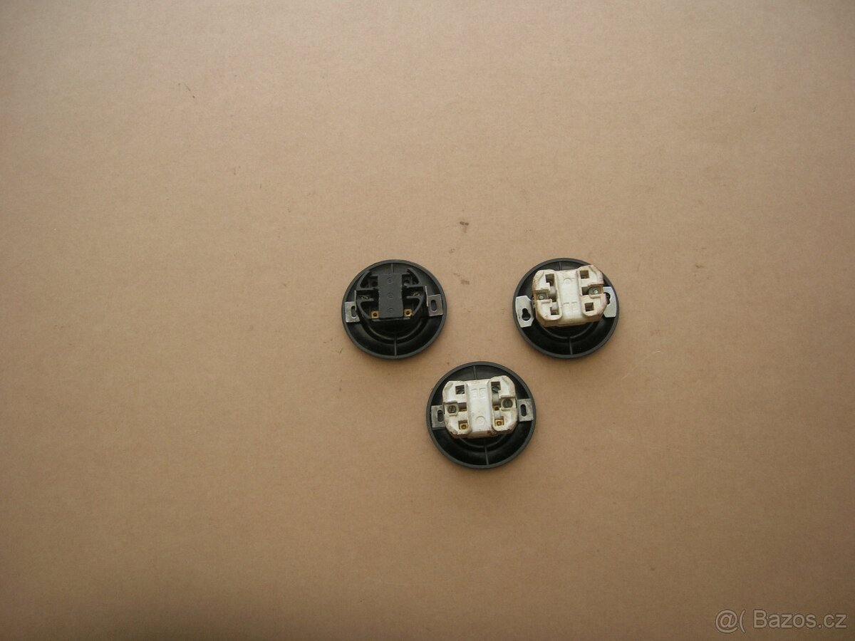 BAKELITOVÉ VYPINAČE DO ZDI-PÁČKOVÉ - 2