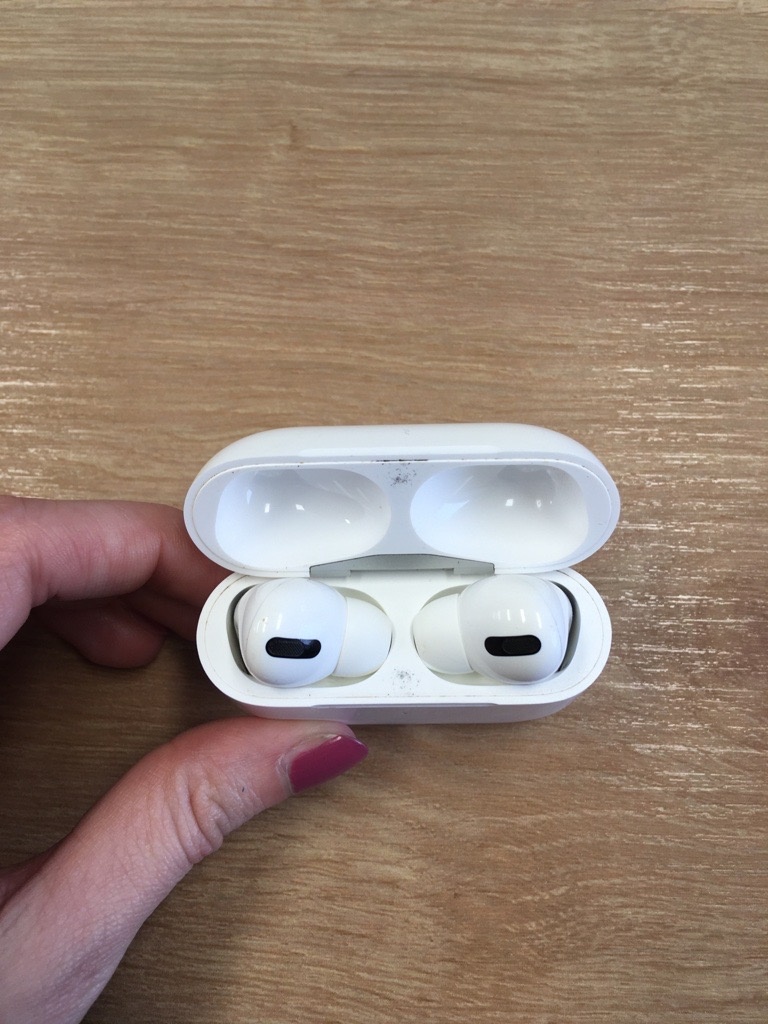 Airpods PRO 1 s MagSafe nabíjecím pouzdrem - 2