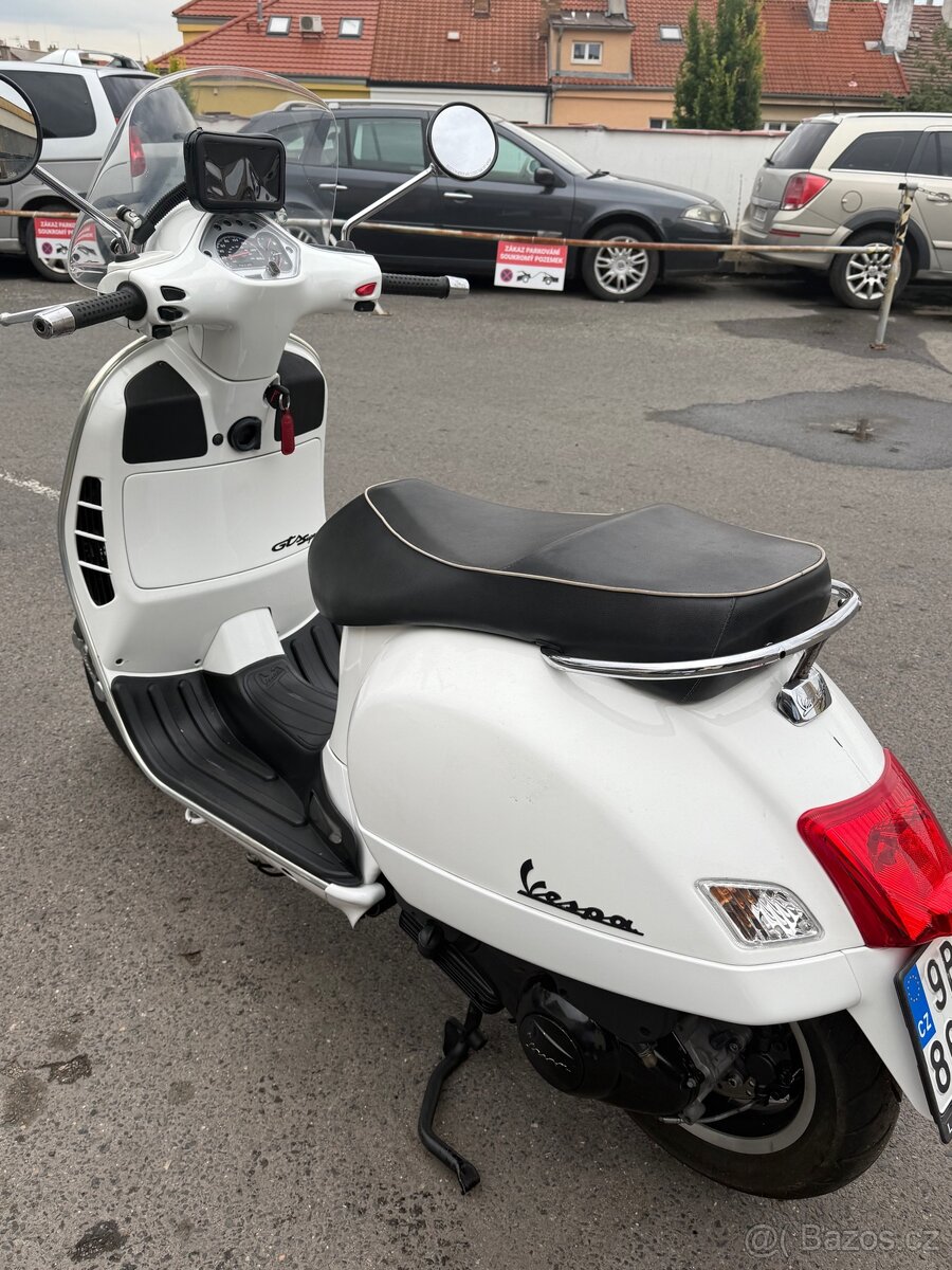 Vespa GTS 300 - 2
