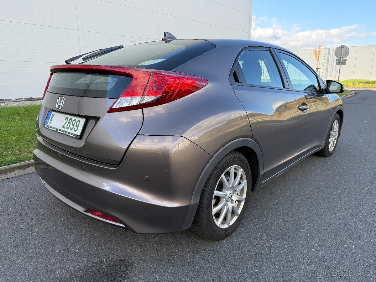 Honda Civic 1.8 i-VTEC 104 kW, jen 116.540 km, rok 2012 - 2