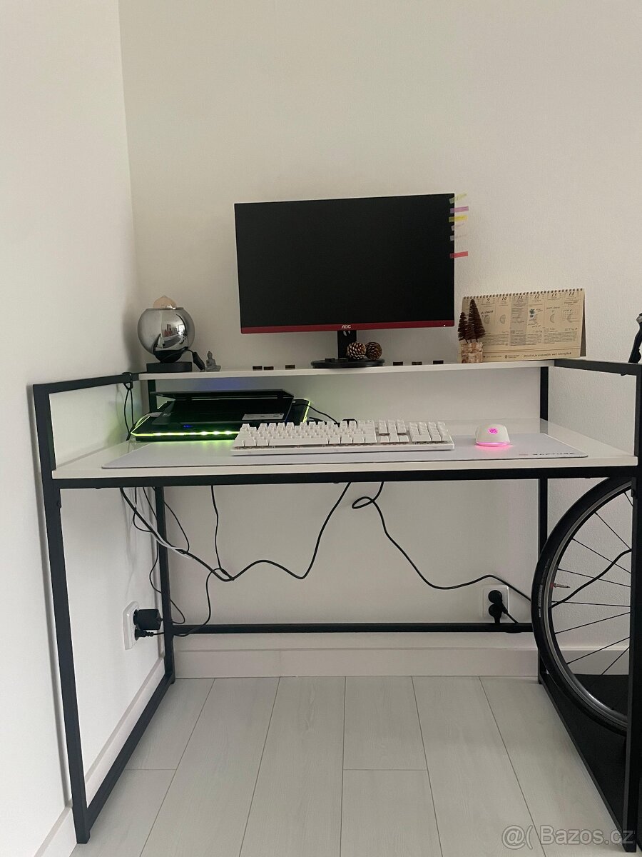 Psací stůl bílý - 2