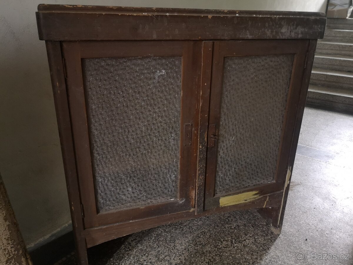 Kredenc, skříňka - 2