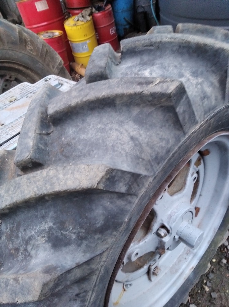 Prodám pěkná kola 12,4-24 na 25A - 2