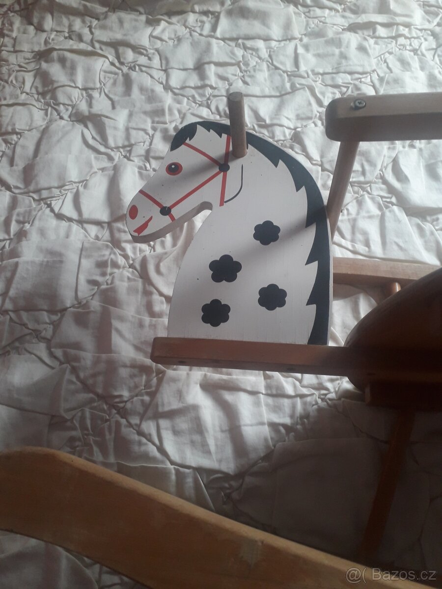 Houpaci kúň - 2