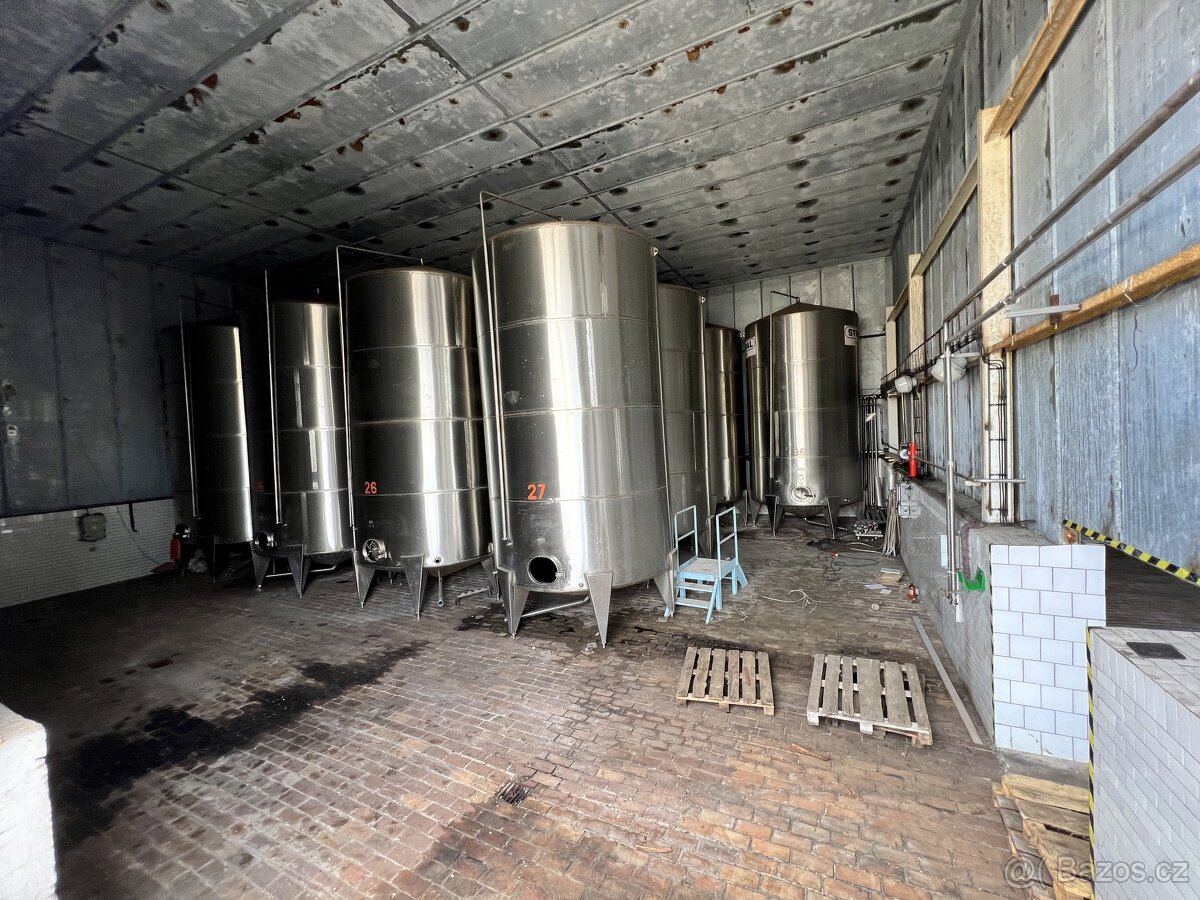 Nerezová nádrž 38000 litrů. - 2