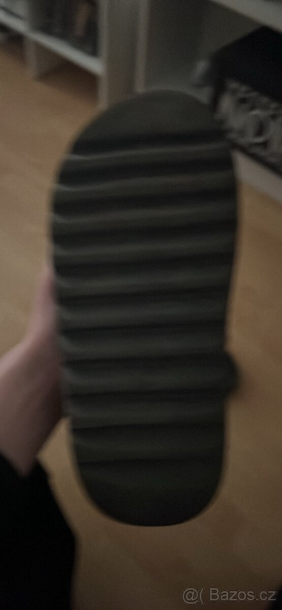 Yeezy slides - 2