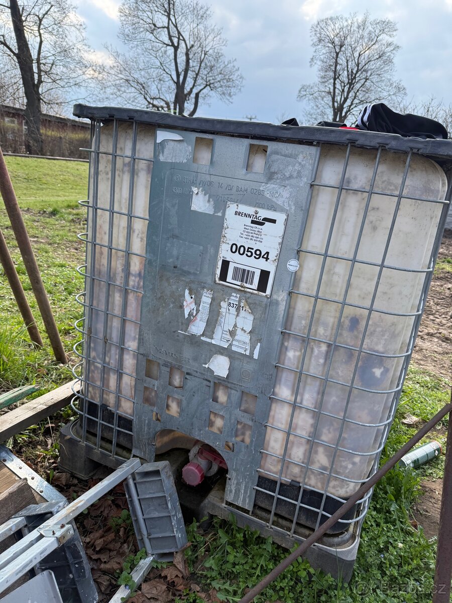 Prodám IBC kontejner 1000l - 2