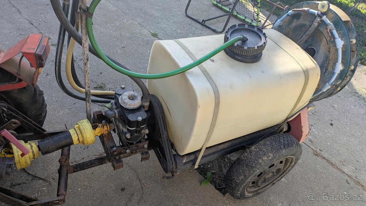 Prodám tažený postřikovač na traktor - 2