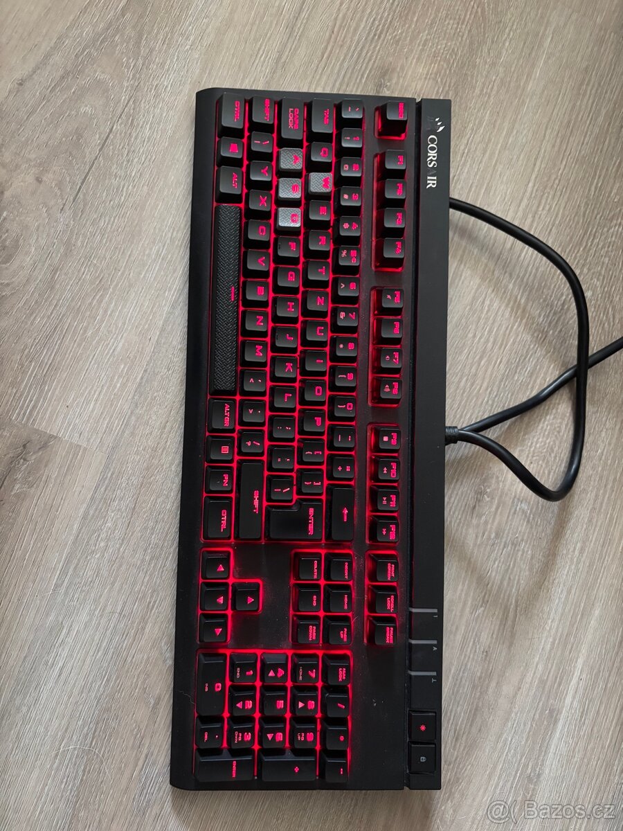 Mechanická klávesnice Corsair Cherry MX red spínače - 2