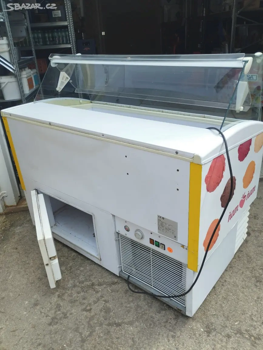 Zmrzlinová vitrína Isetta - 2