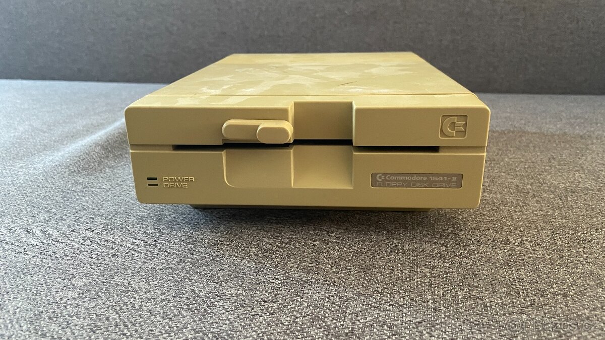 Disketovka Commodore 1541-II - 2