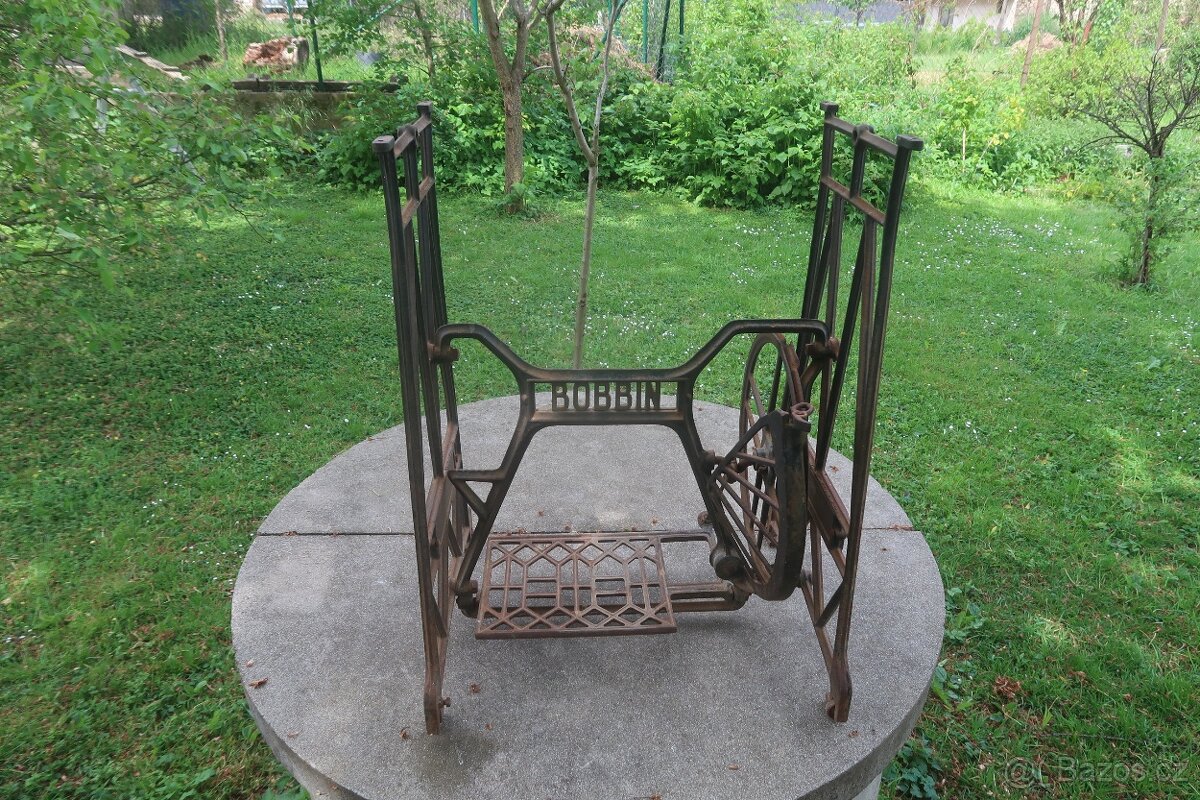 Podstavec šicího stroje - stolek - 2