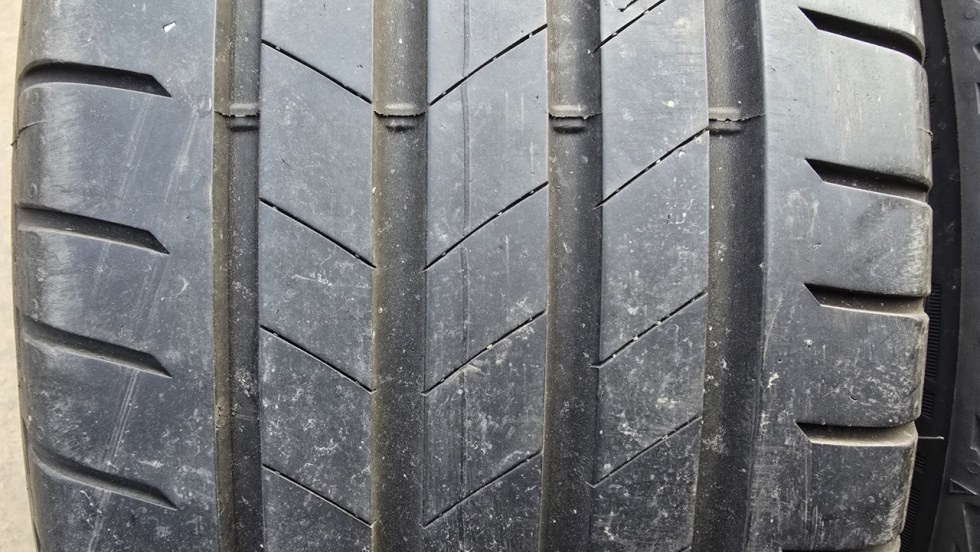 Letní pneu 215/55/17 Bridgestone - 2