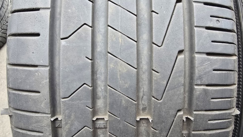 Letní pneu 235/45/18 Hankook - 2