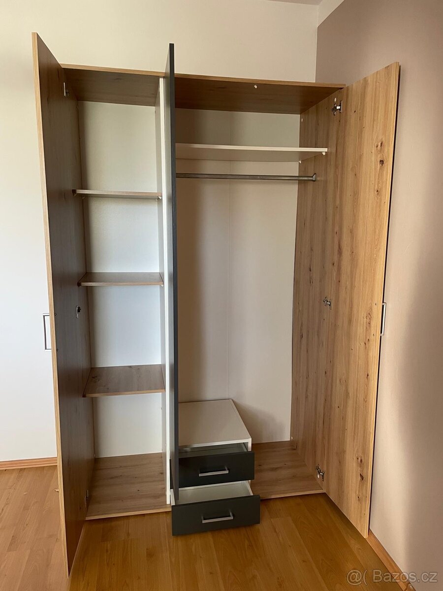 Šatní skříň - 2