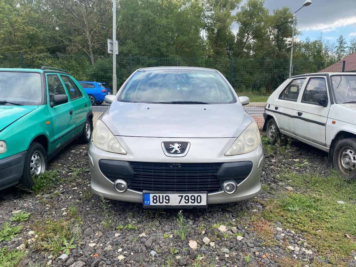 Peugeot 307 1.6 (HDi 80kW) 2006 - celek na díly - 2