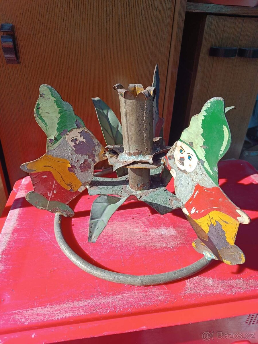 Prodám starý kovový stojan na vánoční stromeček - 2