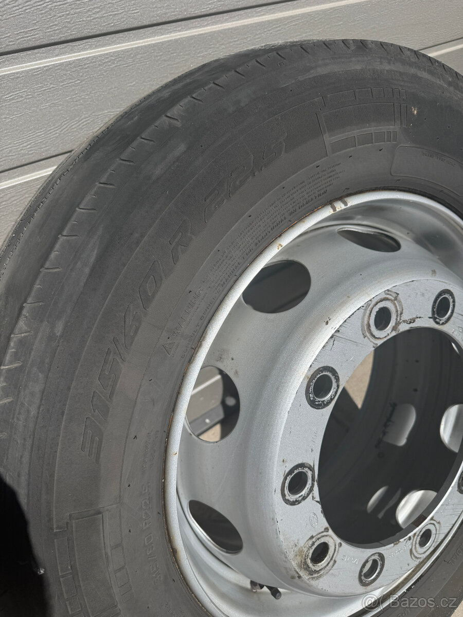 Pneu s diskem 315/60 R22,5 - 2