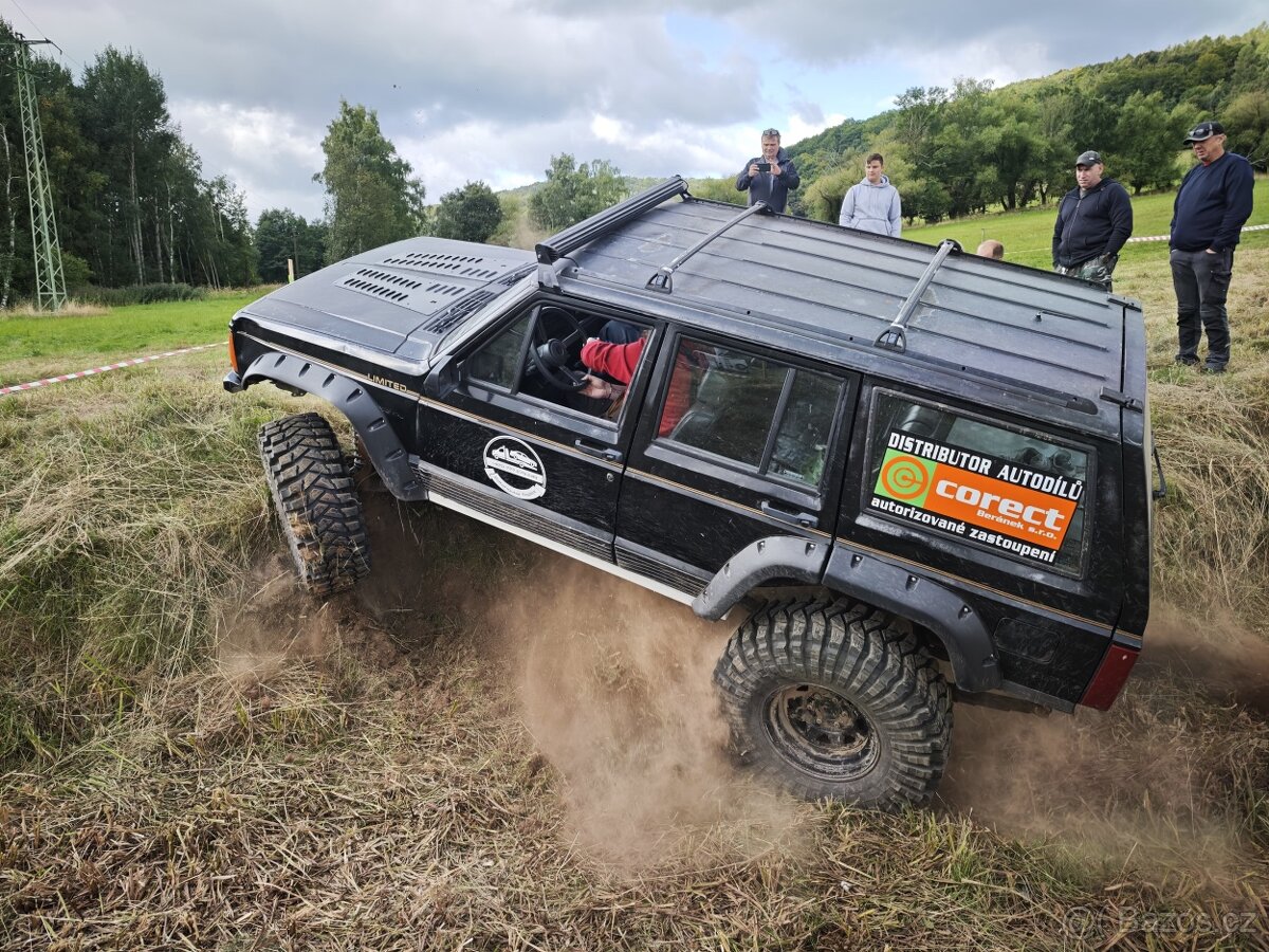 Rozprodám Jeep XJ - 2