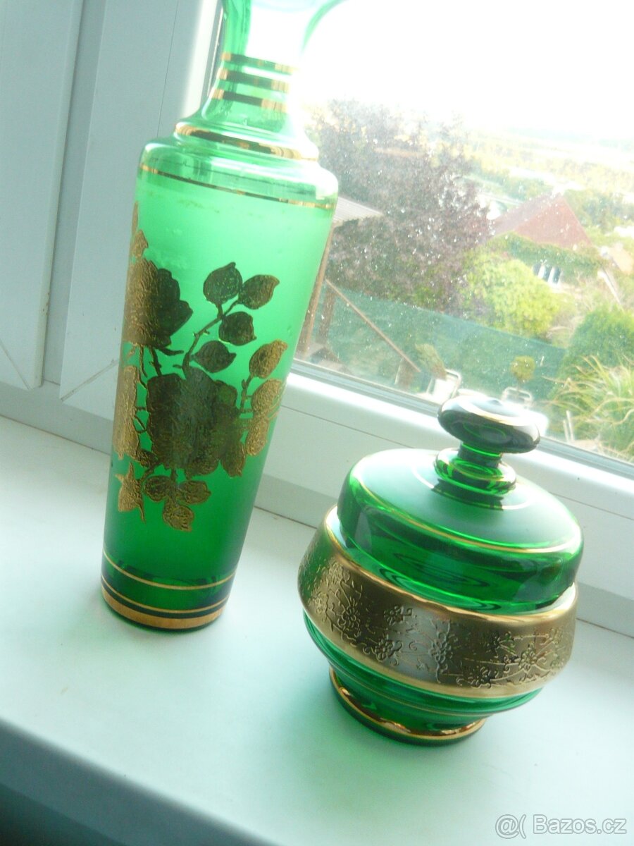 zelená váza s dozou - 2