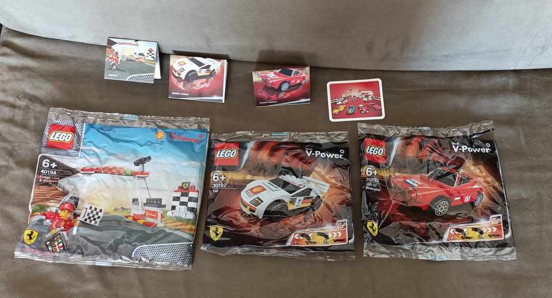 LEGO, 2x Ferrari, 1x cílová rovinka, promo z r. 2012 - 2