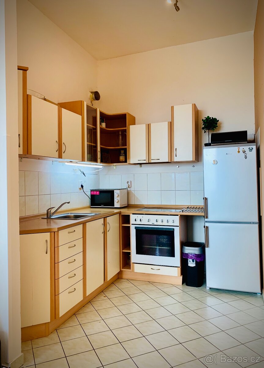 2kk 63m2 Milovice, parkovani - 2