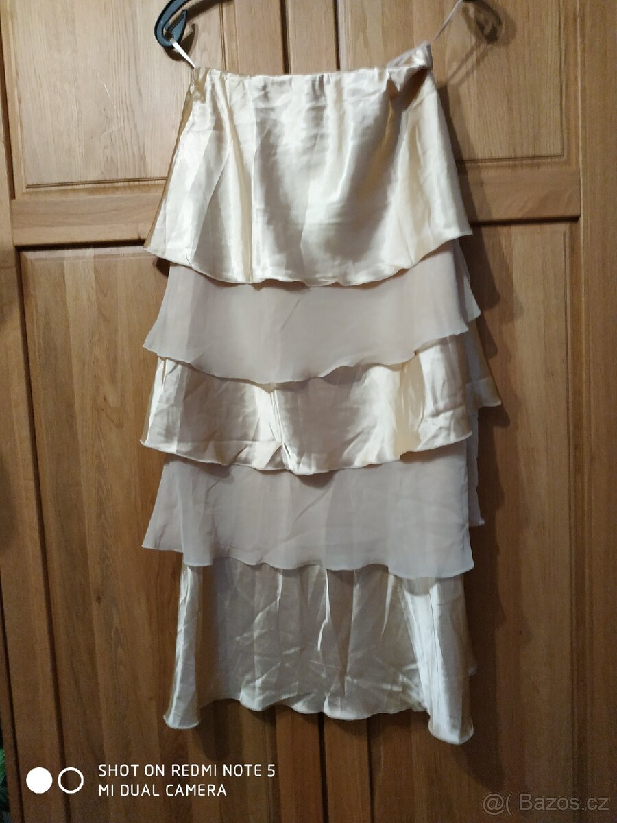 Nové zlaté, plesové šaty - 2