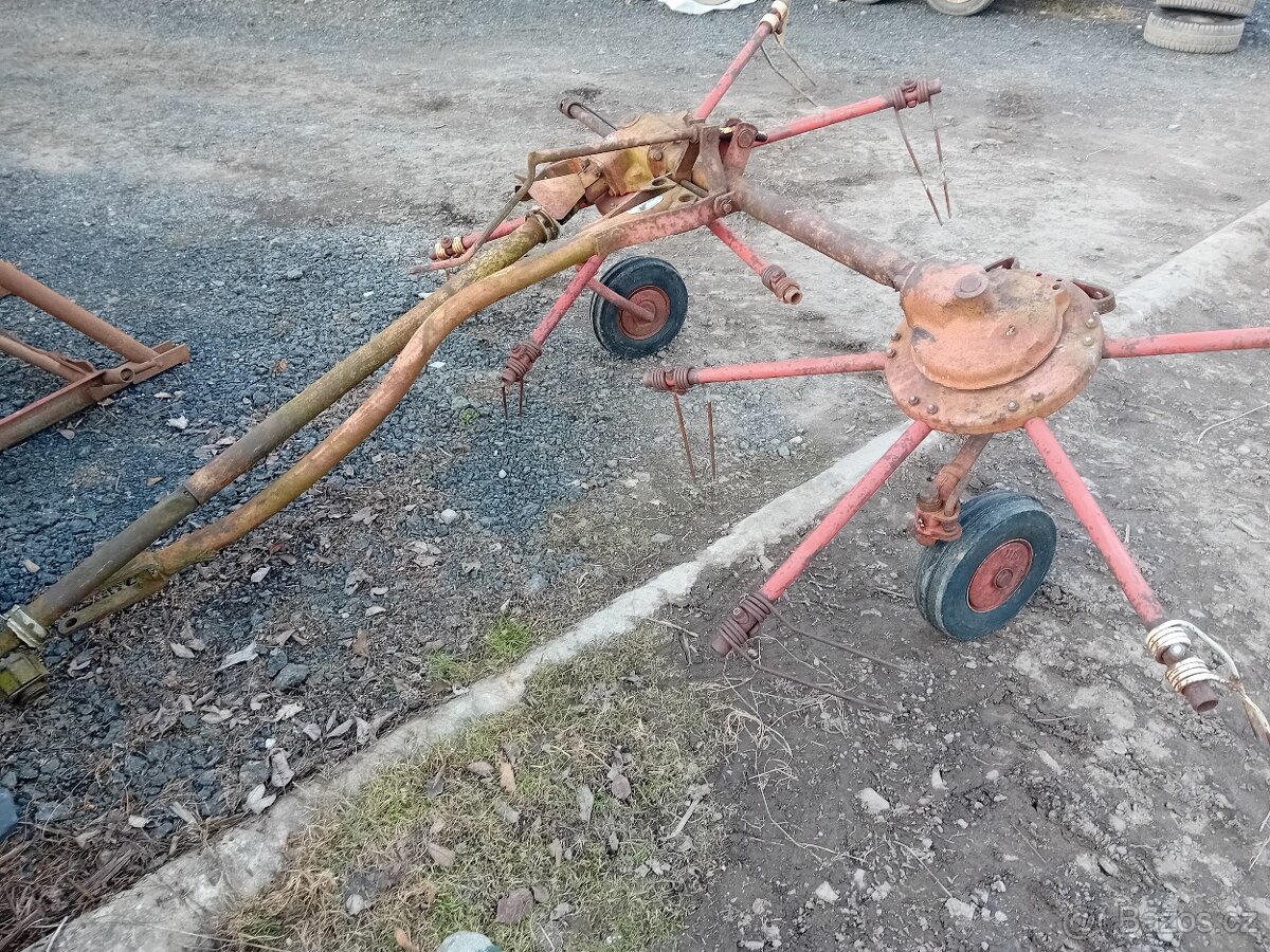 Malý obraceč sena BAUTZ - 2