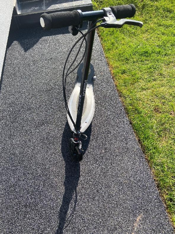 Elektrická koloběžka RazorPower Core E90 - 2