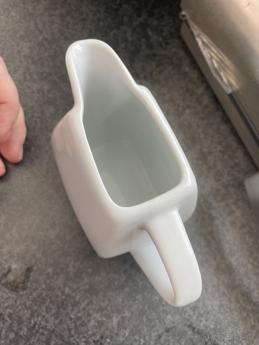 hrnecky, Skleničky a misky 25 Kč za kus konvicky 40 za kus - 2