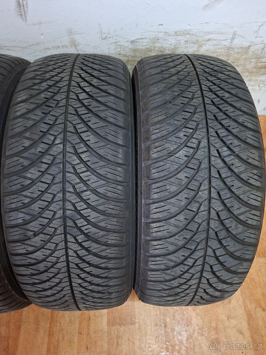 Celoroční pneu 235/55/18 Yokohama - 2